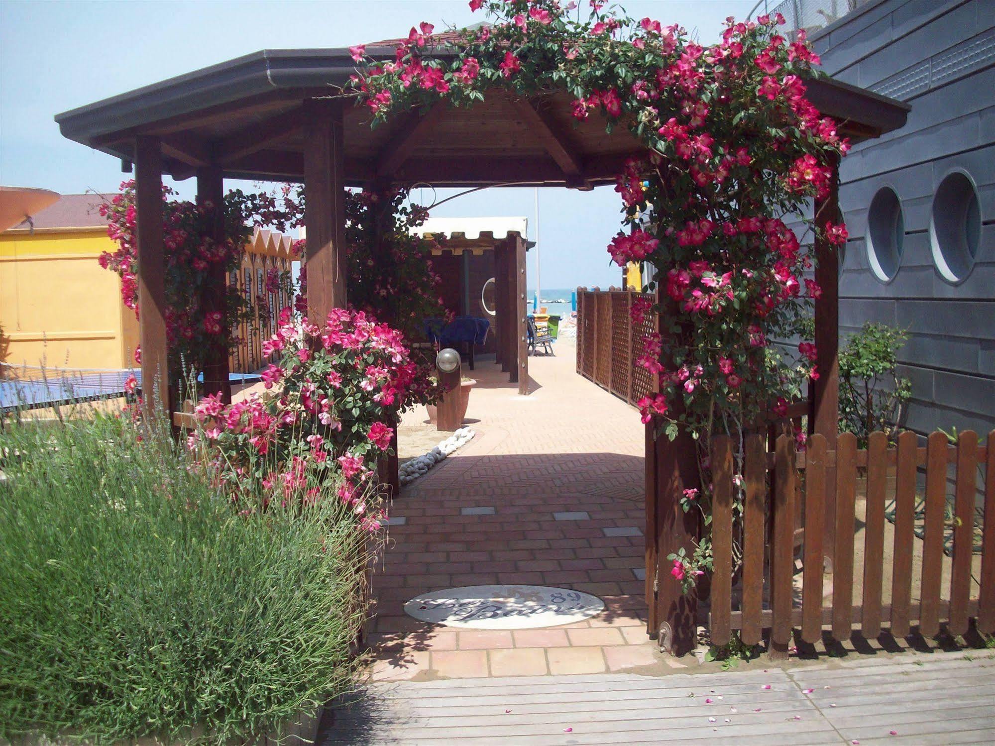 Hotel Des Bains Cattolica Exterior photo